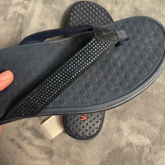 NWT Vionic Navy Blue Bedazzled Flip Flops - Picture 2 of 5